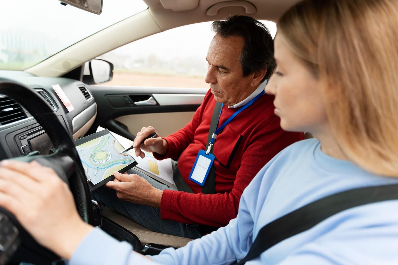 Métier de Moniteur d’Auto-École : Conditions d’Activité et Possibilités d’Évolution